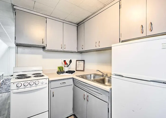 Charming A-frame Dog Friendly! Holiday home Evanston