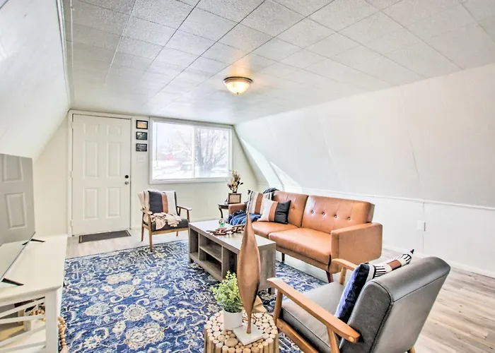 Charming A-frame Dog Friendly! Holiday home Evanston