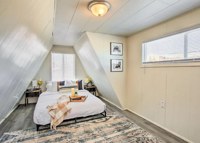 Charming A-frame Dog Friendly! * Evanston