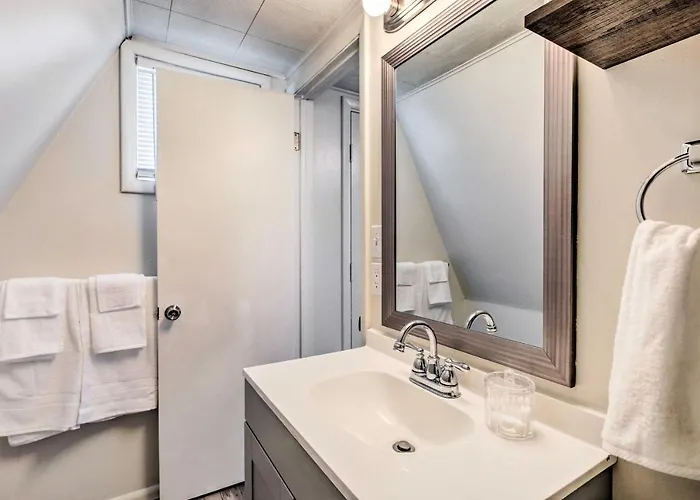 Charming A-frame Dog Friendly! Holiday home Evanston